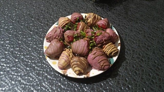 Eliz'in Tarifi: Çikolata Kaplamalı Çilek