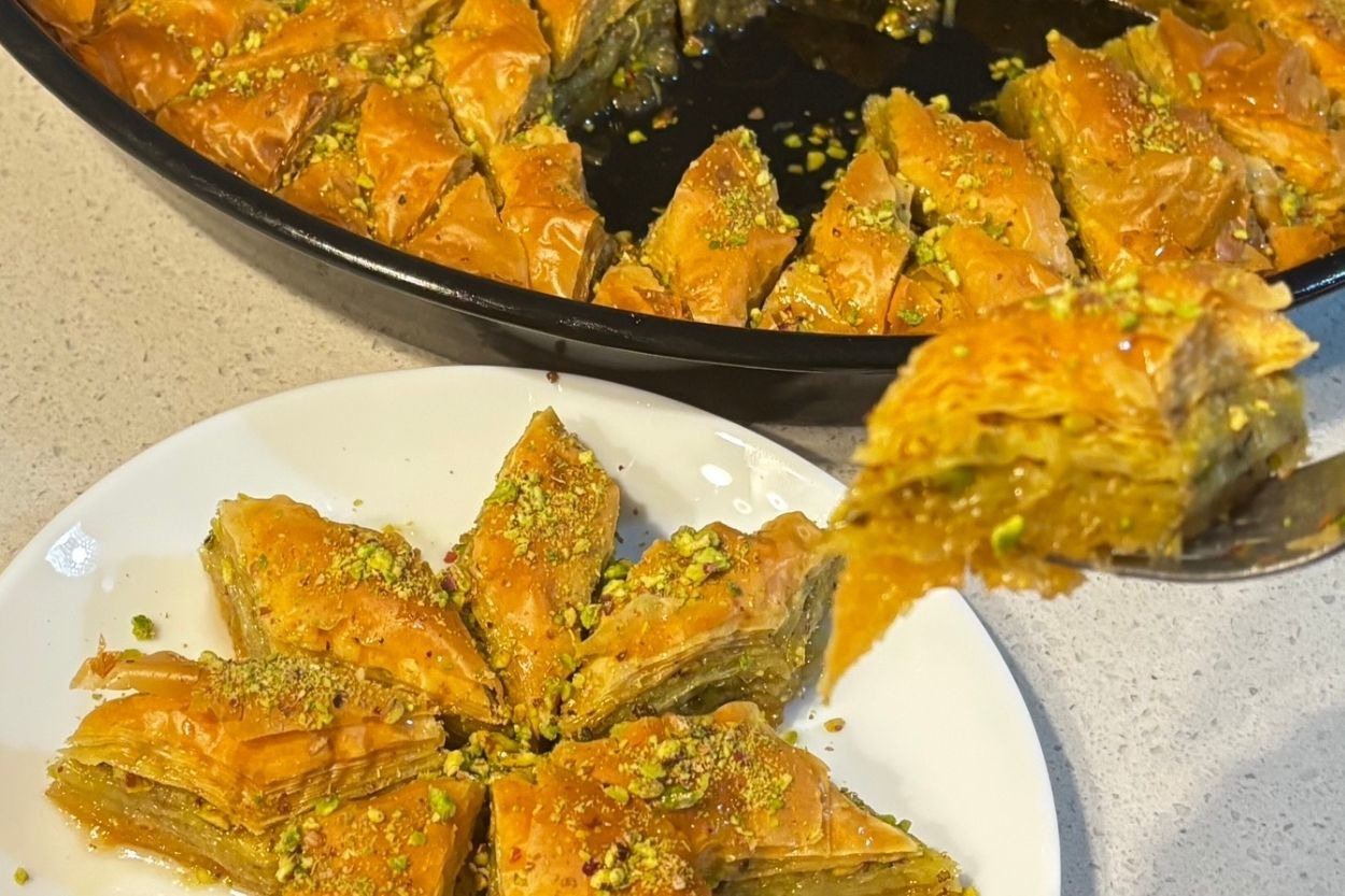 Hazır Yufkadan: Bayramlık Baklava Tatlısı