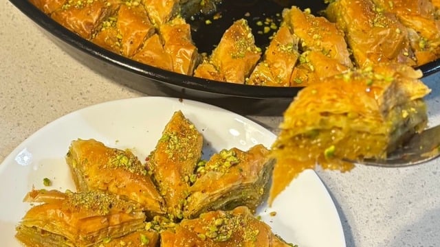 Hazır Yufkadan: Bayramlık Baklava Tatlısı