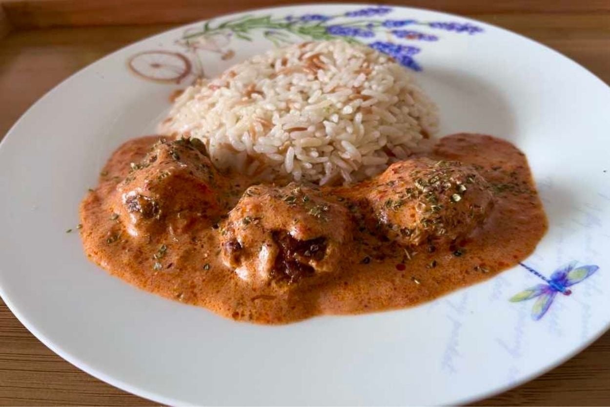 Şef Usulü: Kremalı Soslu Köfte