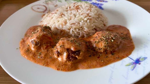 Şef Usulü: Kremalı Soslu Köfte