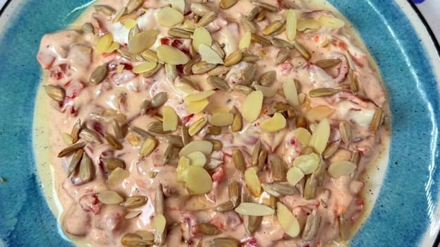 Sofralara Renk Katacak: Köz Biberli Çekirdekli Meze