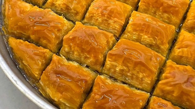 Kat Kat Çıtırlık: Bol Antep Fıstıklı Baklava