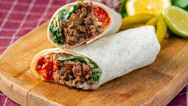 Dumanı Üstünde: Yoğurt Soslu Kavurma Dürüm