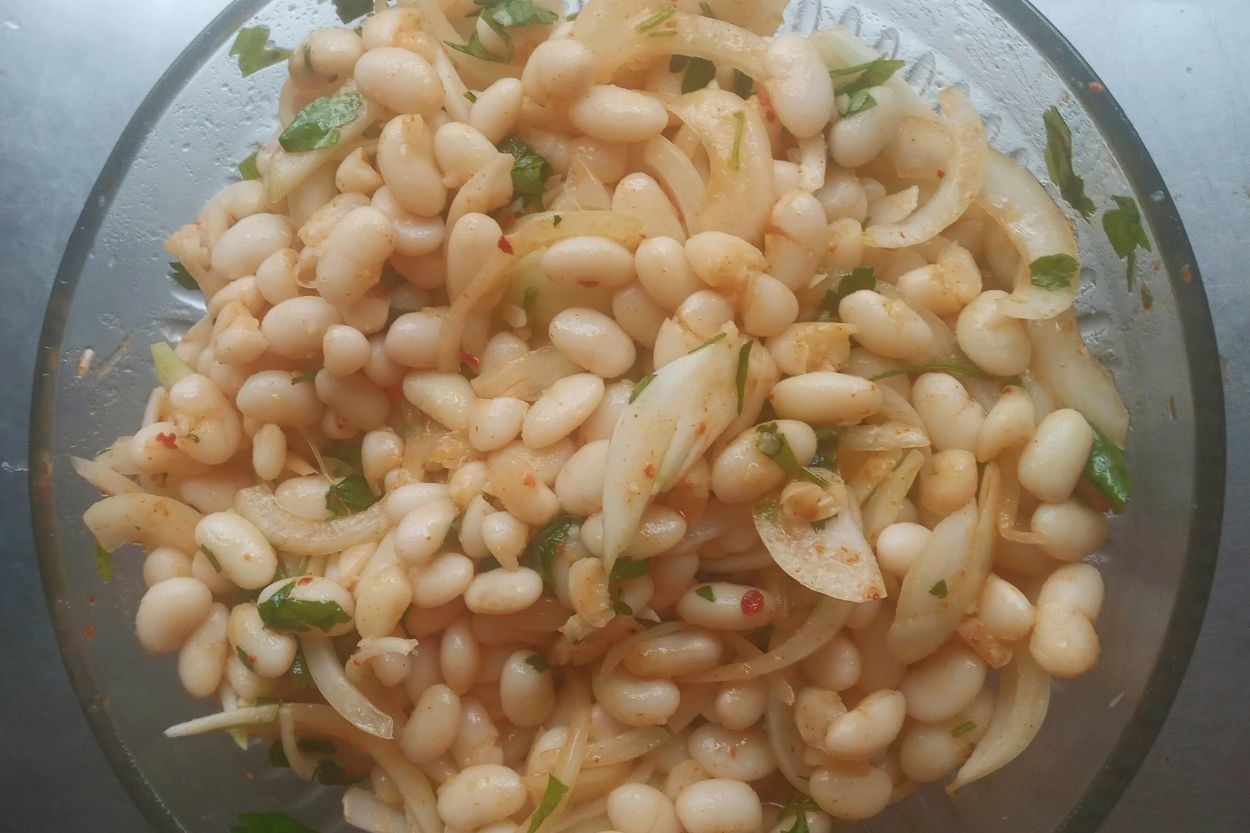 Cansu'nun Tarifi: Kuru Fasulye Salatası