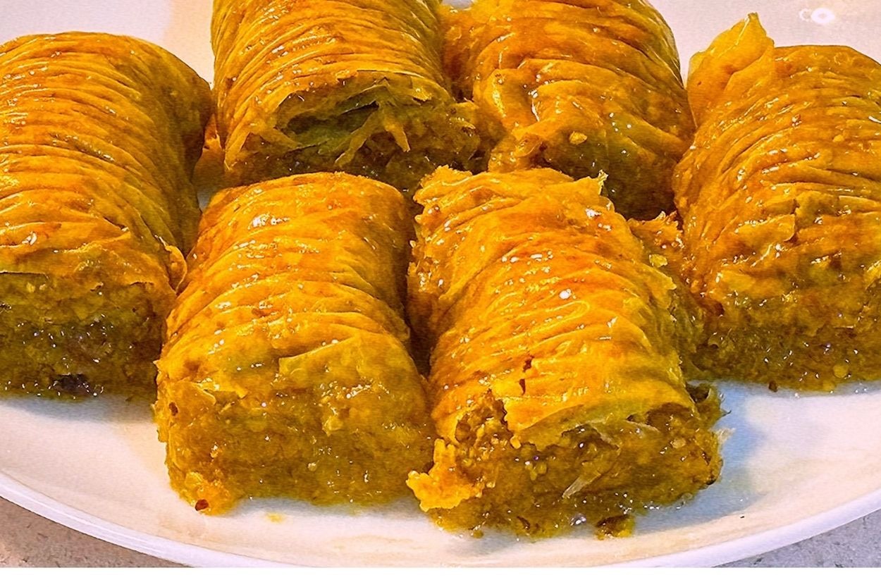 Bayram Sofralarına: Fıstıklı Sarma Baklava