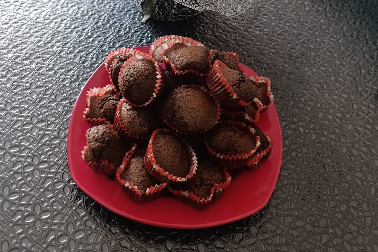 Eliz'in Tarifi: Kuru Üzümlü Kakaolu Cupcake
