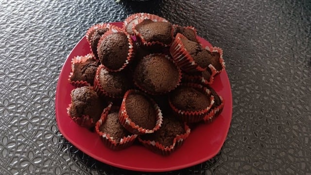 Eliz'in Tarifi: Kuru Üzümlü Kakaolu Cupcake