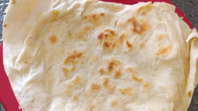 Eliz'in Tarifi: Kaşarlı Yumurtalı Lavaş