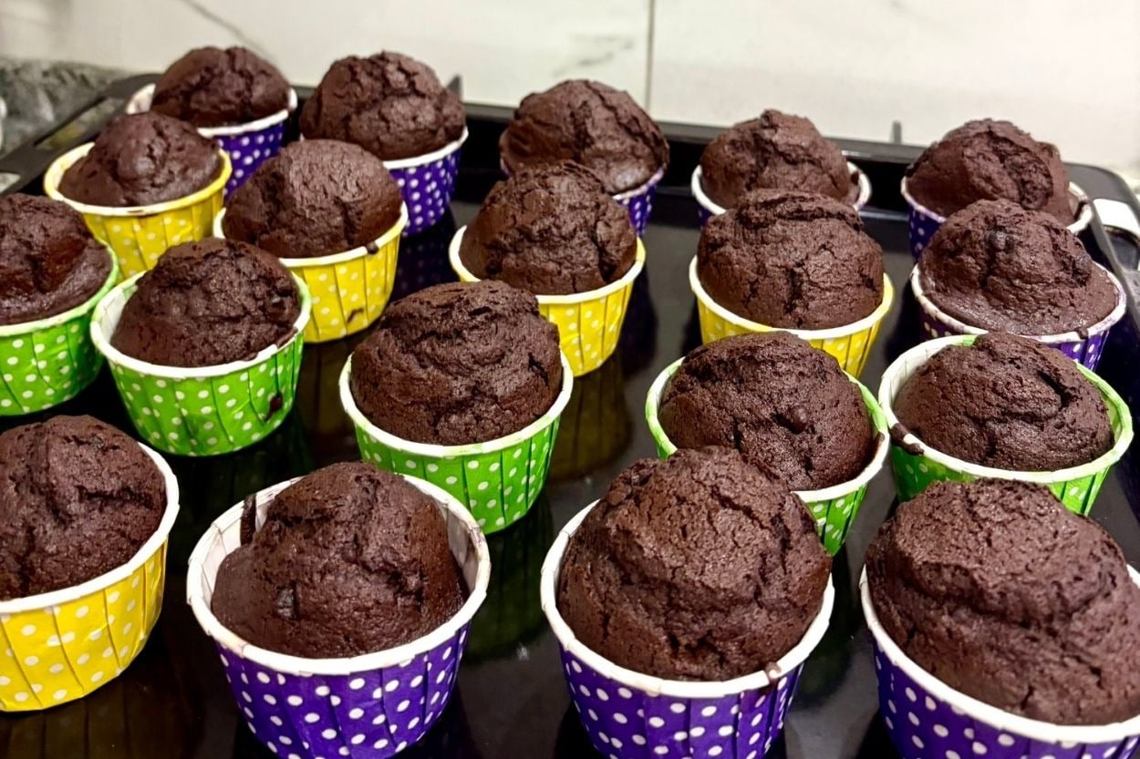 Rengarenk Kalıplarda: Damla Çikolatalı Kakaolu Muffin