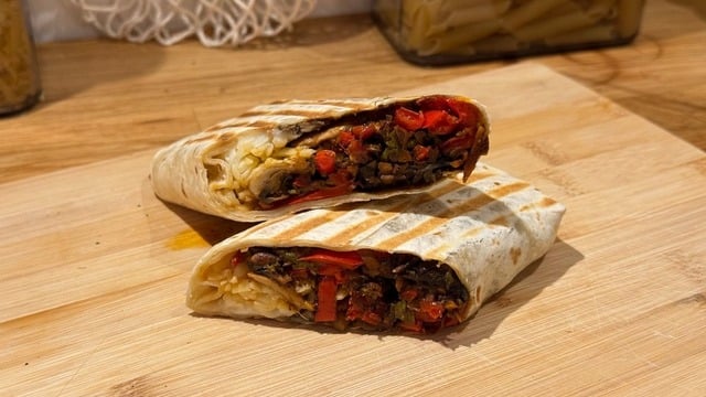 Vejetaryen Dostu: Sebzeli Soya Soslu Wrap
