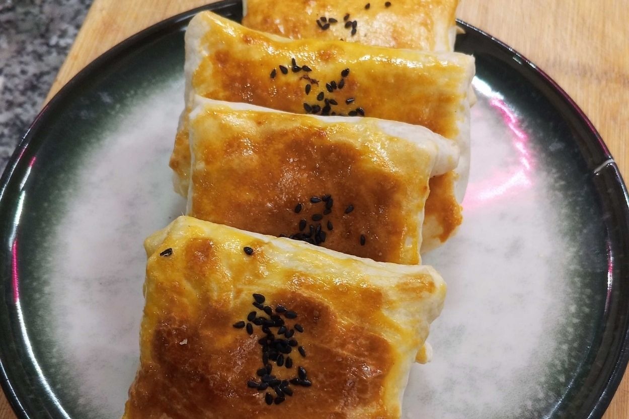 Hazır Yufkadan: Sucuklu Kare Börek