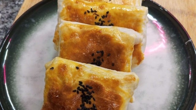 Hazır Yufkadan: Sucuklu Kare Börek