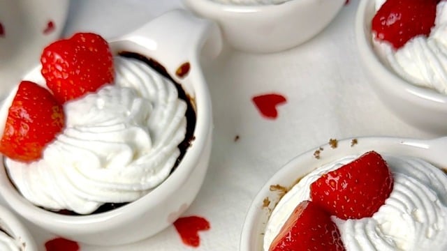 İştah Kabartan: Çikolata Soslu Cupcake