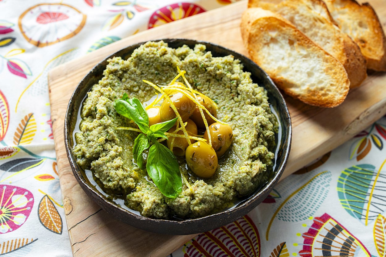 Sofraların Yeni Gözdesi: Yeşil Zeytin Tapenade