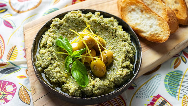 Sofraların Yeni Gözdesi: Yeşil Zeytin Tapenade