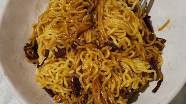 Pratik ve Doyurucu: Acılı Sucuklu Noodle