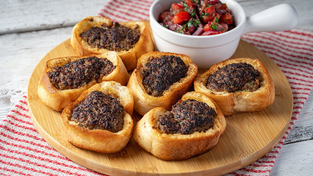 Pek Keyifli: Lokmalık Köfte Ekmek