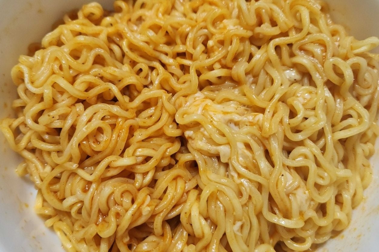 Pratik Tarif: Kaşarlı Körili Noodle