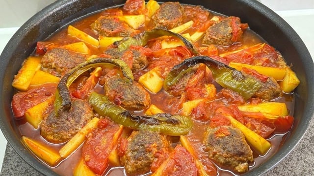 Rüveyda'nın Tarifi: İzmir Köfte