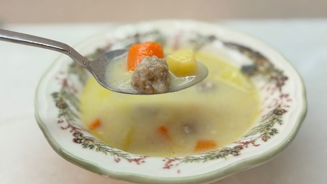 Rüveyda'nın Tarifi: Ekşili Köfte