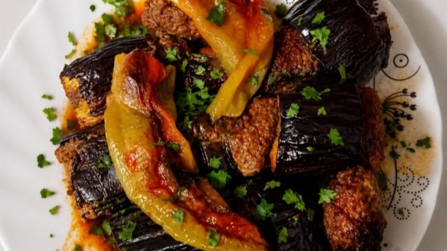 Yasin'in Tarifi: Fırında Patlıcanlı Kebap