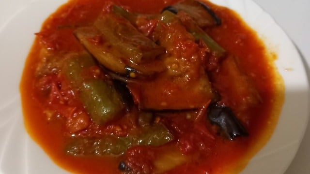 Yasin'in Tarifi: Domatesli Patlıcan Biber Kızartması