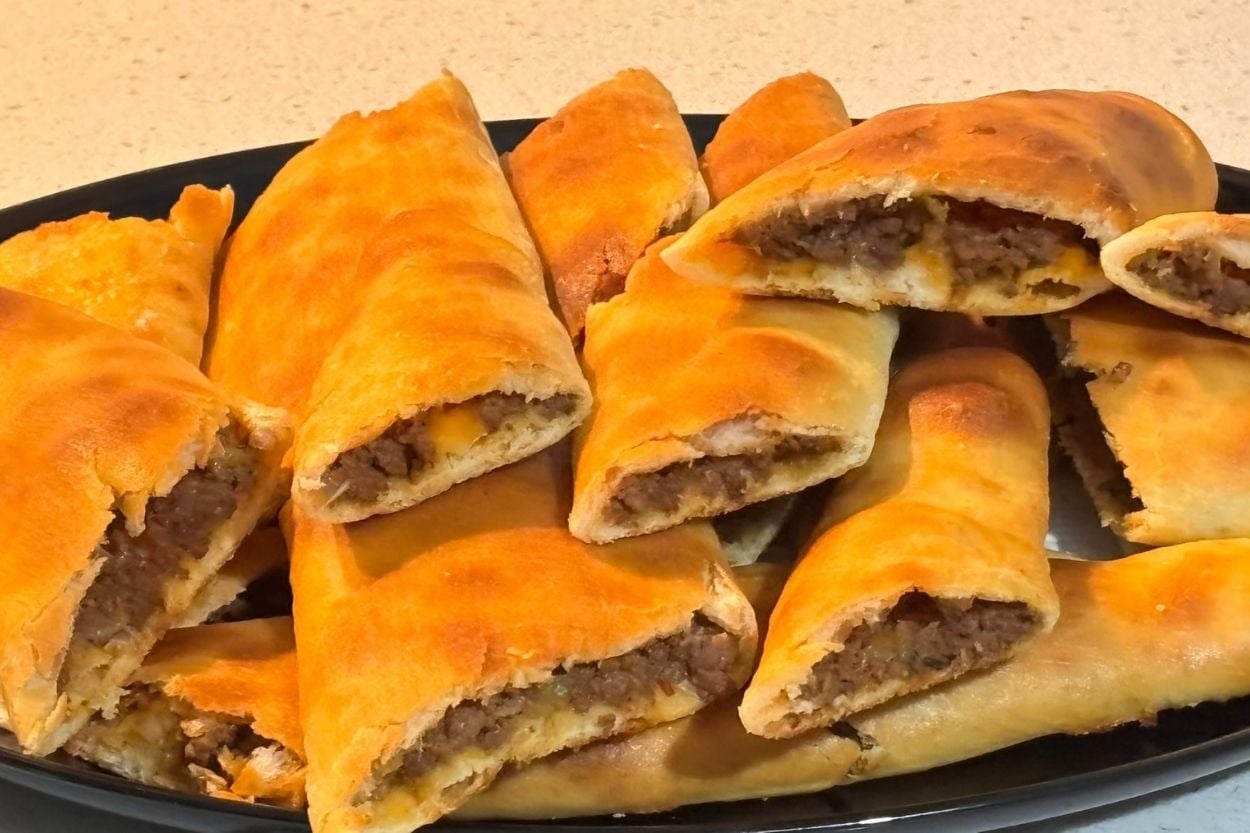 Taş Fırın Tadında: Biberli Kıymalı Kır Pidesi