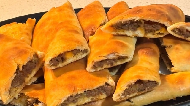 Taş Fırın Tadında: Biberli Kıymalı Kır Pidesi
