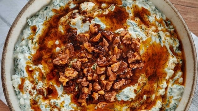 Meze Sofralarına: Yoğurtlu Pazı Borani