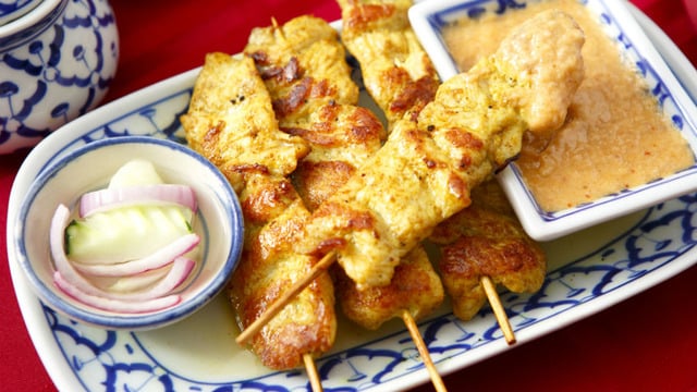 Tavuk Şişe Alternatif: Satay Soslu Tavuk