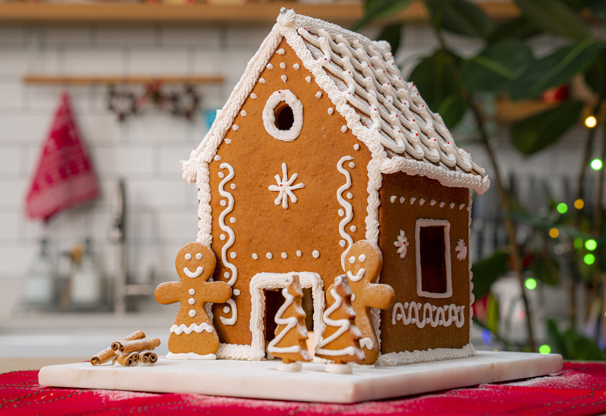 Gingerbread House: Zencefilli Kurabiye Ev Tarifi
