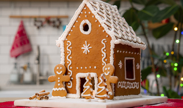 Gingerbread House: Zencefilli Kurabiye Ev