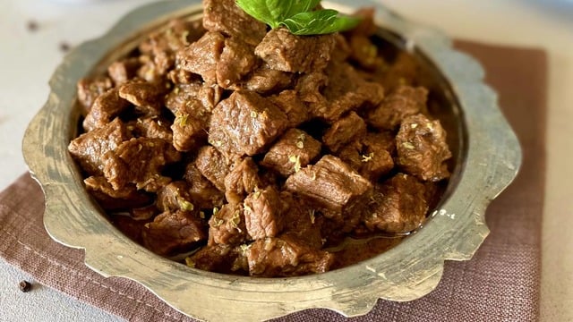 Ağızda Dağılır: Düdüklüde Yumuşacık Et Kavurma