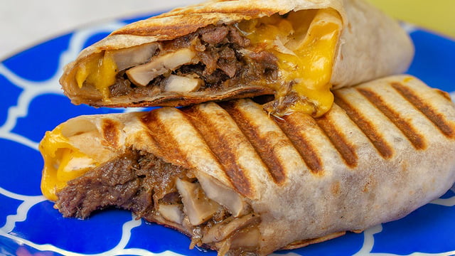 İştah Açan: Mantarlı Kavurmalı Dürüm Tost