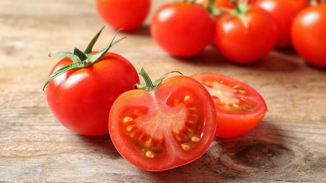 Domatesin Zararları Nedir? Günde Kaç Domates Yemeli?
