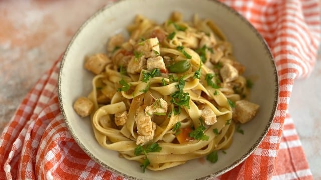 Tavuklu Kremalı: Tagliatelli Makarna