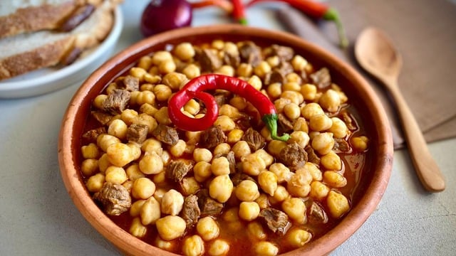 Düdüklüde Pişer: Nohut Yahnisi