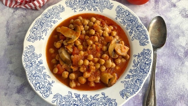 Protein Bombası: Mantarlı Nohut Yemeği