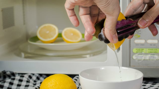 Limonun Yeryüzündeki En Mucize Yiyecek Olduğunu Kanıtlayan 14 Pratik Bilgi