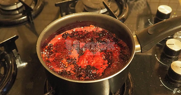 bogurtlen-soslu-panna-cotta