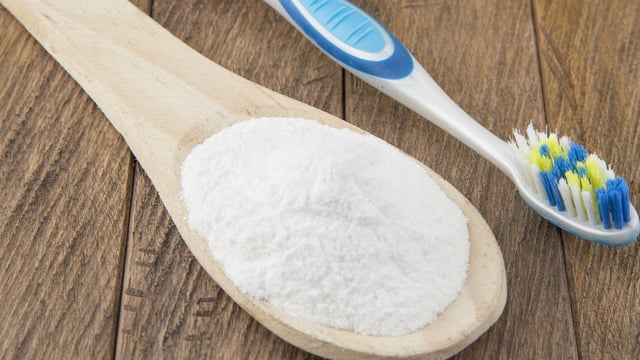 Evdeki Malzemelerle Bembeyaz Dişlere Kavuşmanın En Doğal 6 Yolu