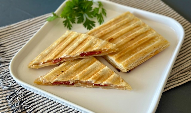 Farklılık Arayanlara: Milföy Tost