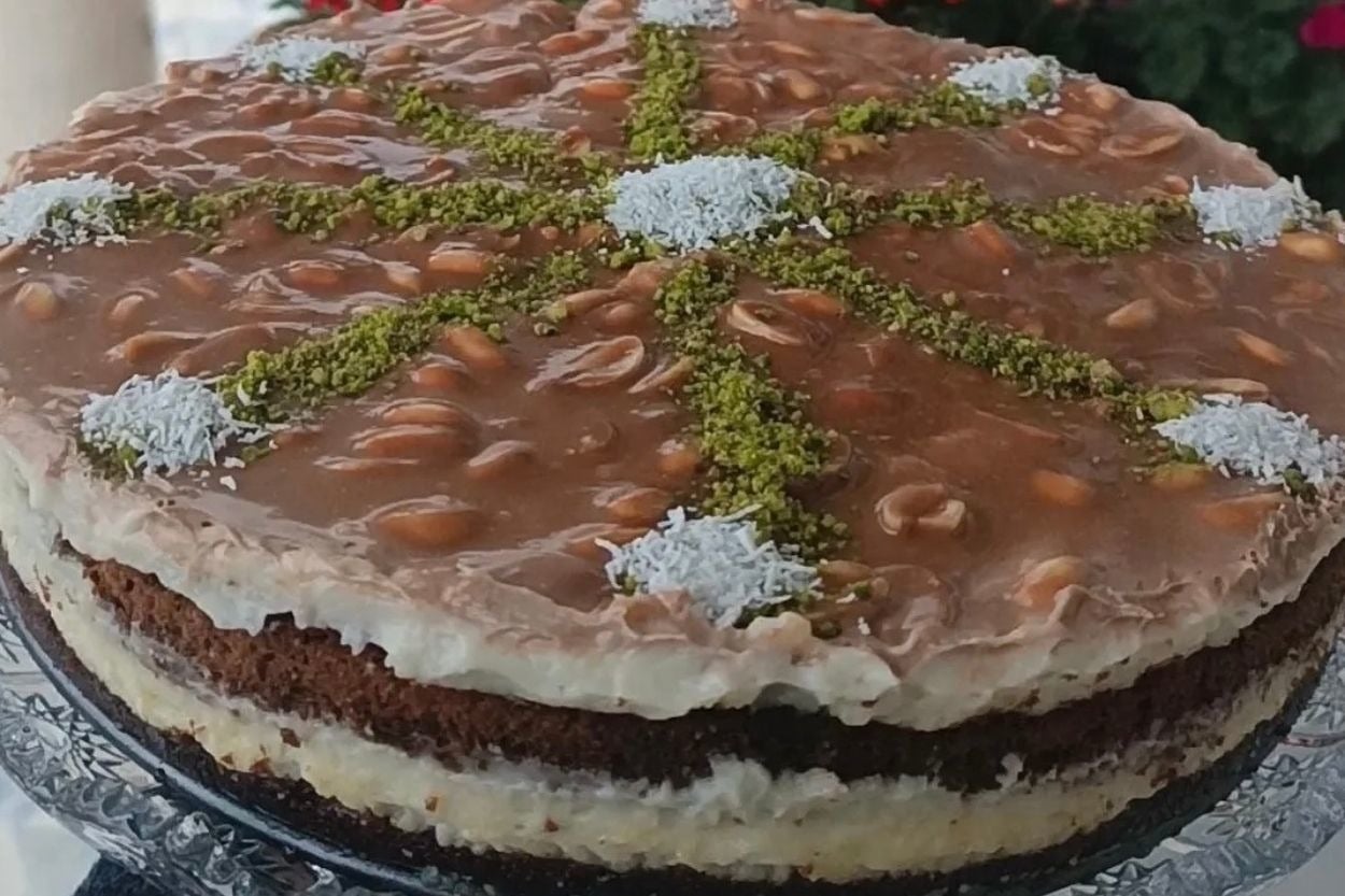 Bir Dilim Yetmez: Çikolata Soslu Snicker Pasta