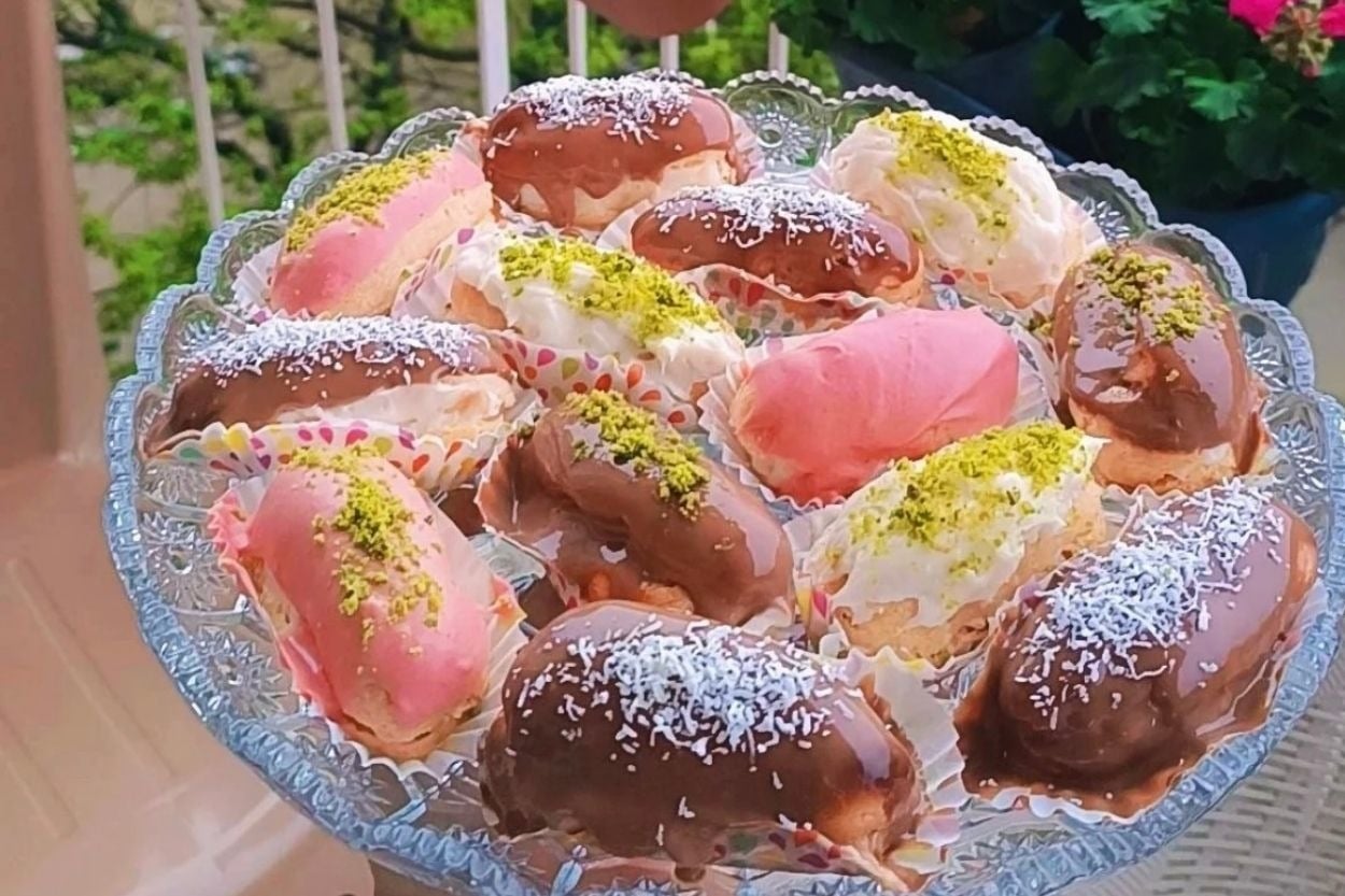 Dolgun Kremalı: Antep Fıstıklı Çikolatalı Ekler