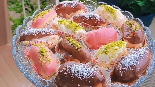 Dolgun Kremalı: Antep Fıstıklı Çikolatalı Ekler