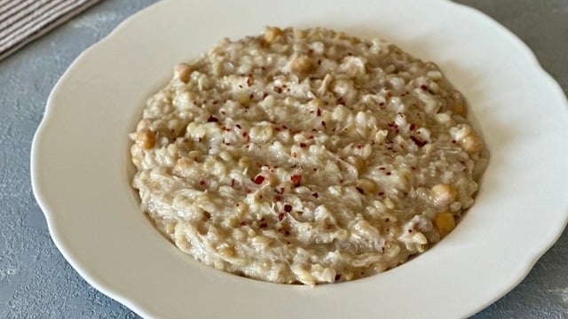 Zahide'nin Tarifi: Tavuklu Dövme Pilavı