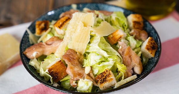 tavuklu-sezar-salata-asama6-yemekcom