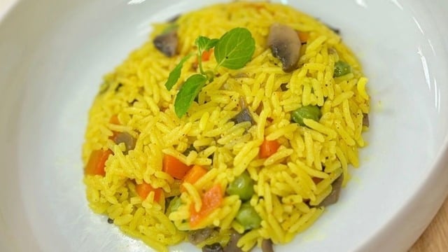 Rüveyda'nın Tarifi: Sebzeli Basmati Pilavı