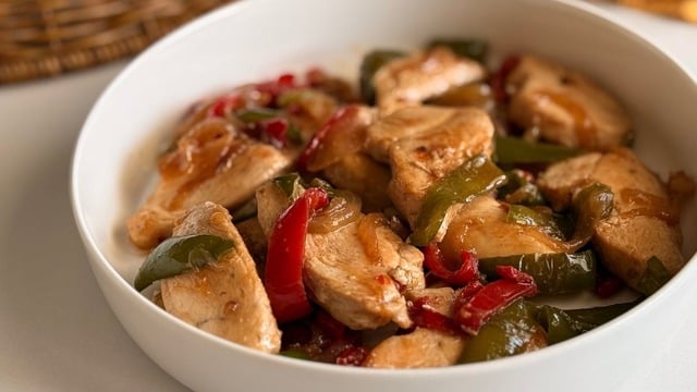 Safiye'nin Tarifi: Kırma Tavuk Kebabı
